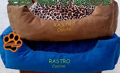 Camas con el logo Rastro Canino bordado